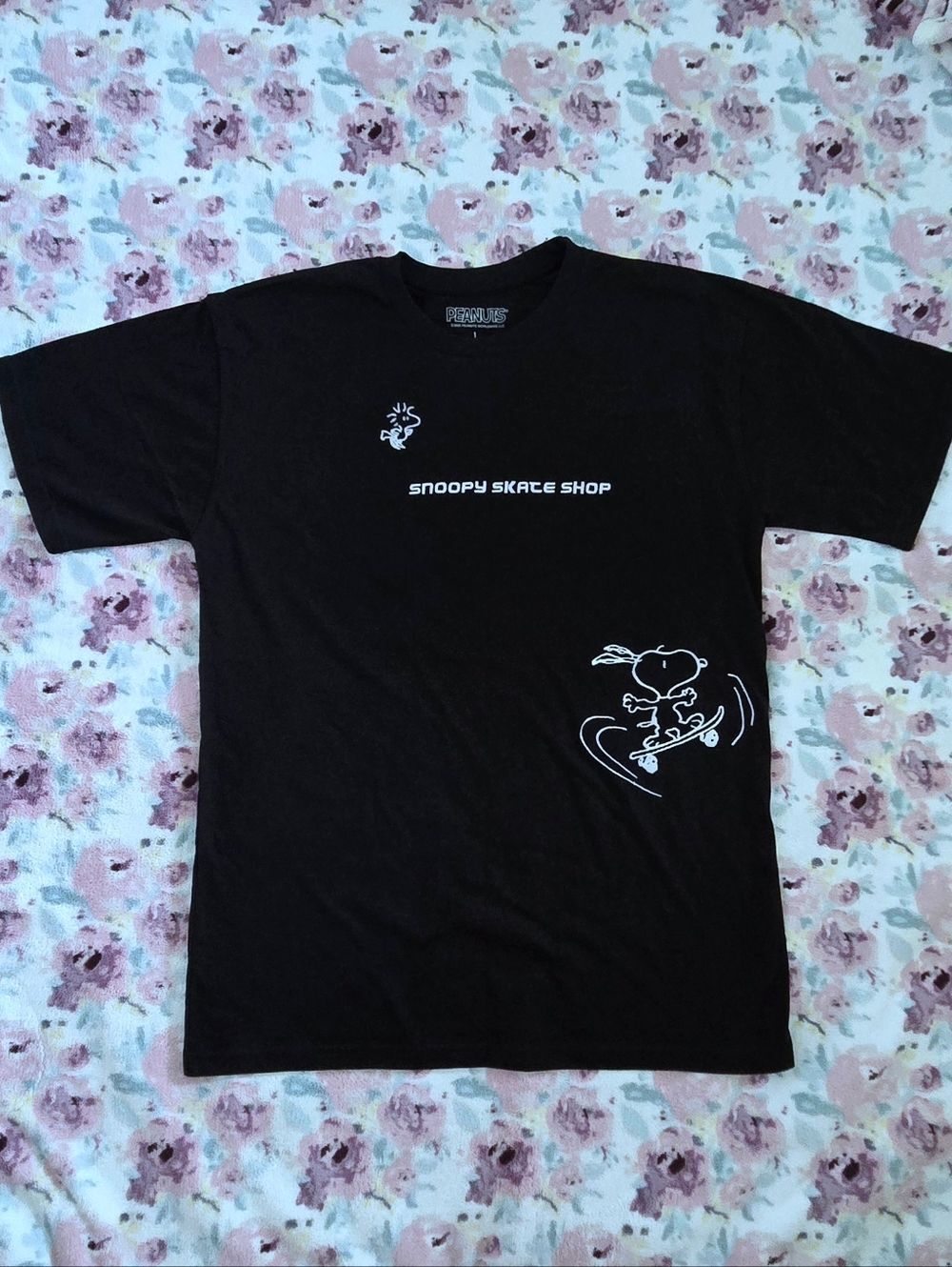 Peanuts "Snoopy Skate Shop" Graphic Tee👕 - NWOT - Picture 6 of 15
